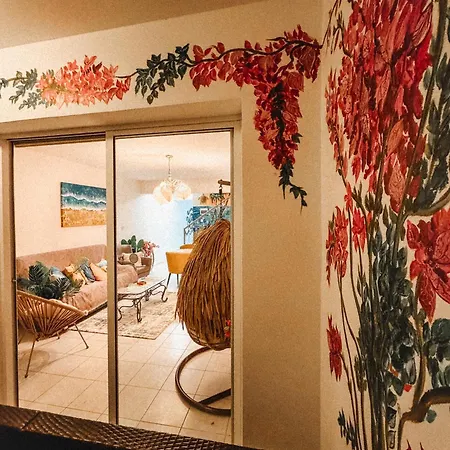 Arting Sea-a Dog Friendly House