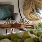 Arting Sea-a Dog Friendly House