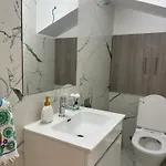 Arting Sea-a Dog Friendly House