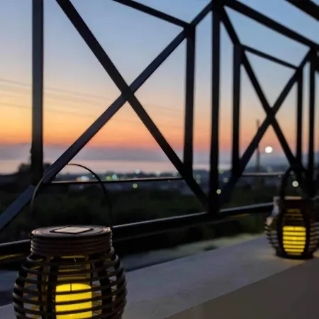 Arting Sea-a Dog Friendly House