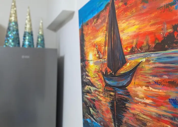 Arting Sea-a Dog Friendly House